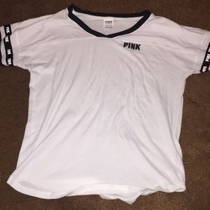pink tee shirt